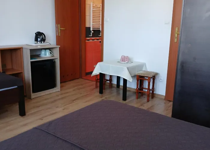 Korwin Alloggio in famiglia Rewal